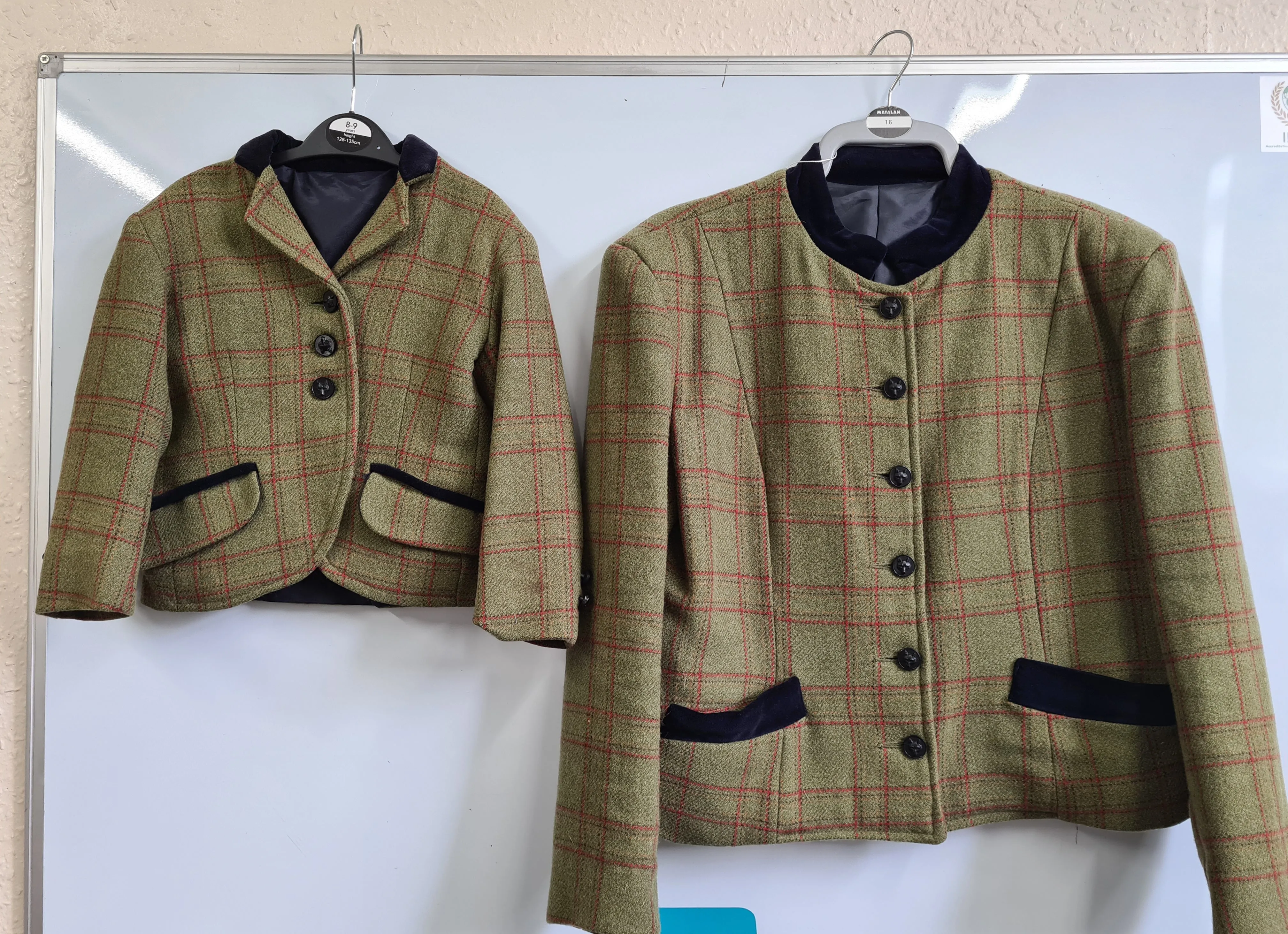 100% wool Green Lead rein show jacket set ladies size 14 and childs size 20" FREE POSTAGE 🔵