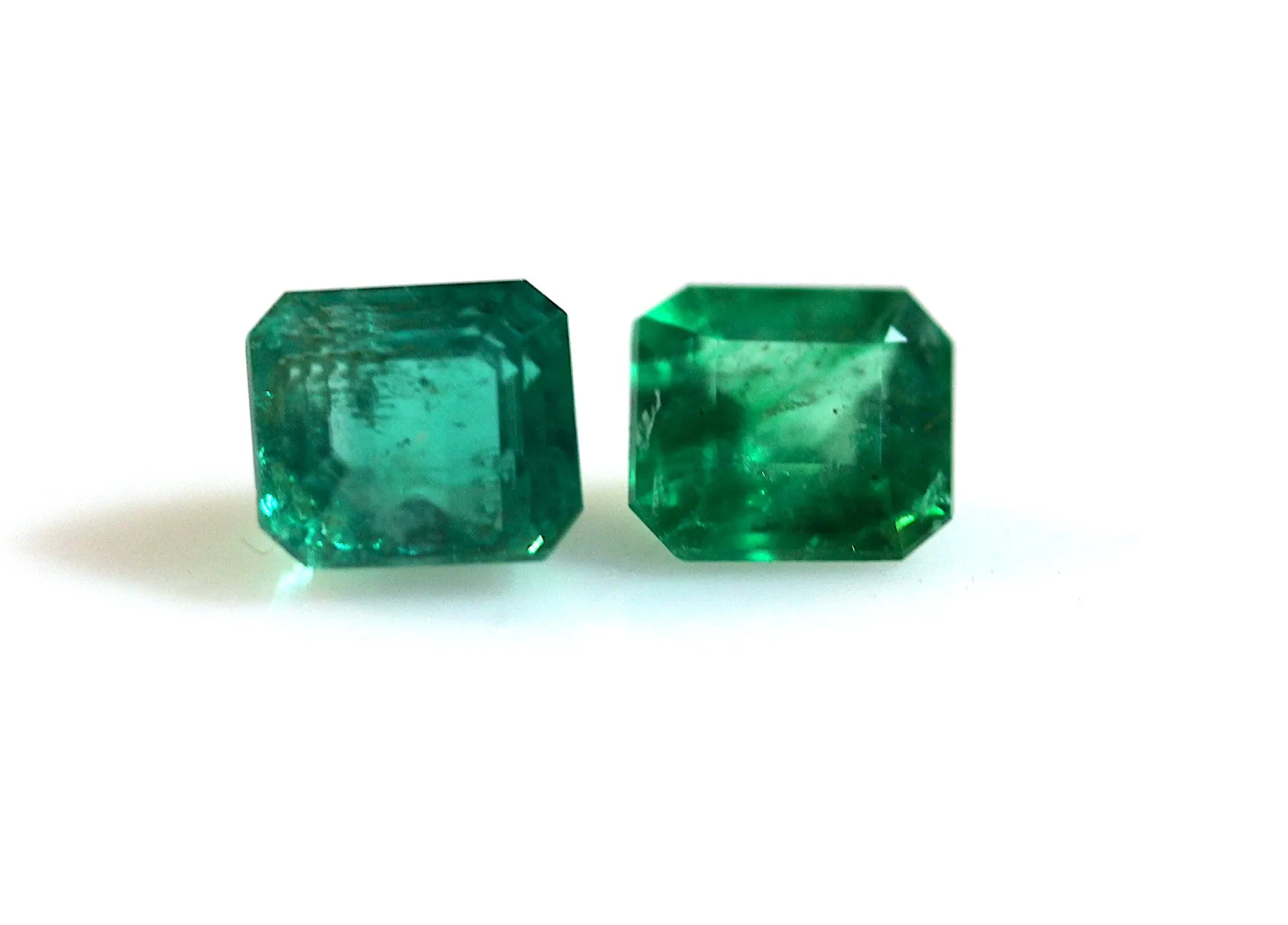 1.35 carats Cushion Green Emeralds 2 Pieces