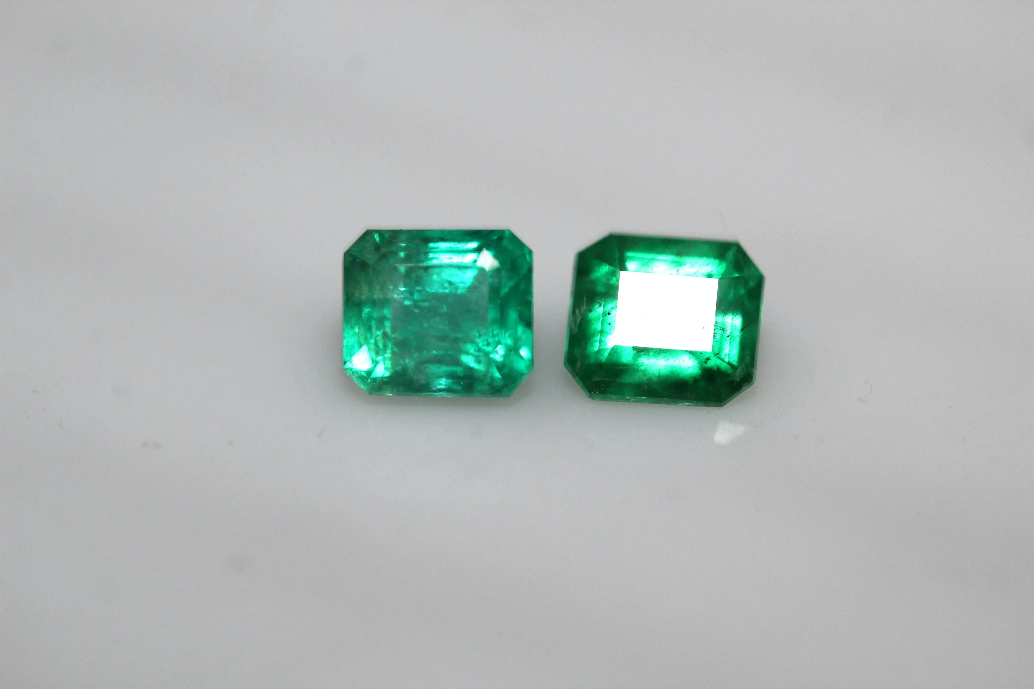 1.35 carats Cushion Green Emeralds 2 Pieces