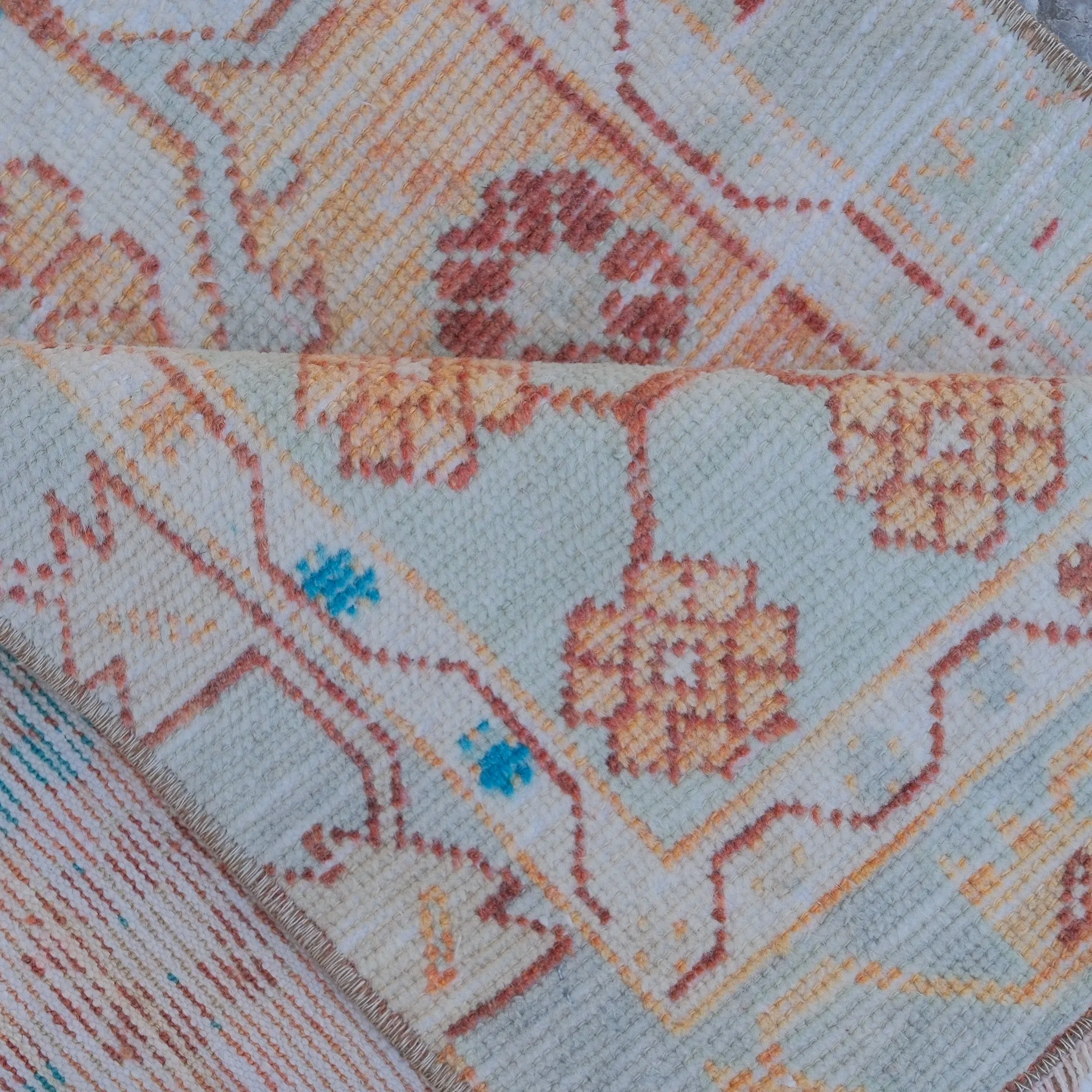 7201 Handwoven Vintage Rug 2'4x5'6