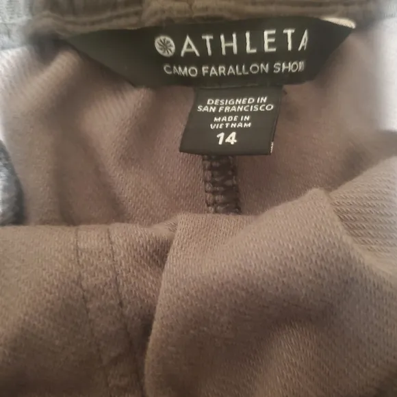 Athleta Camo Farallon Shorts. Elastic Waist with functional drawstring