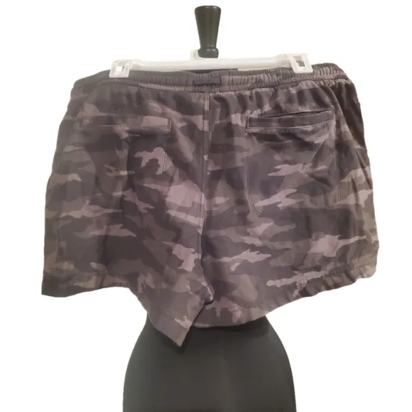 Athleta Camo Farallon Shorts. Elastic Waist with functional drawstring