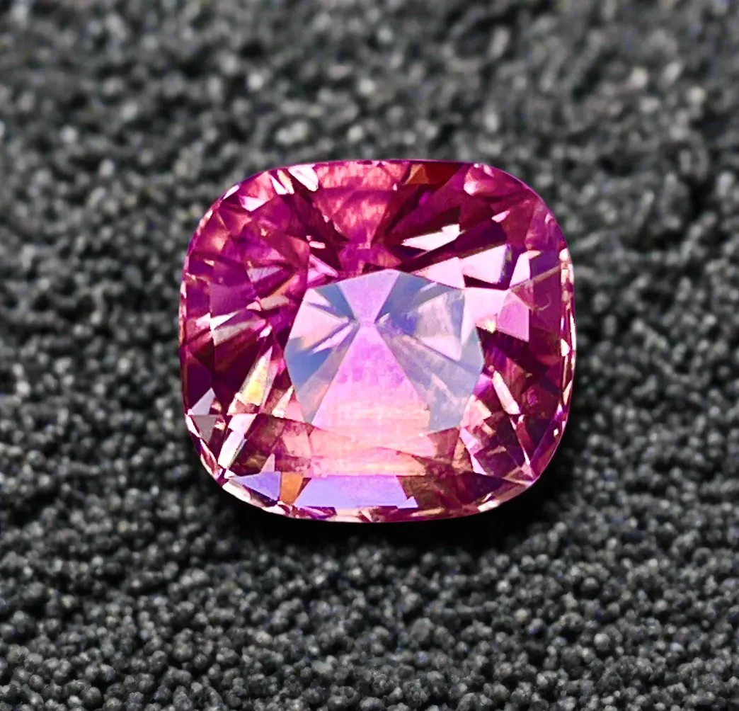 Bubblegum Pink Tourmaline 5.50 carats, VVS, Afghanistan, A Real Beauty