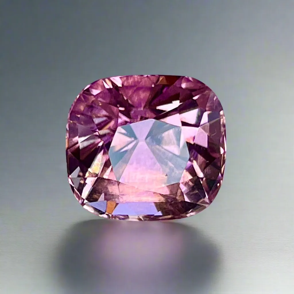 Bubblegum Pink Tourmaline 5.50 carats, VVS, Afghanistan, A Real Beauty