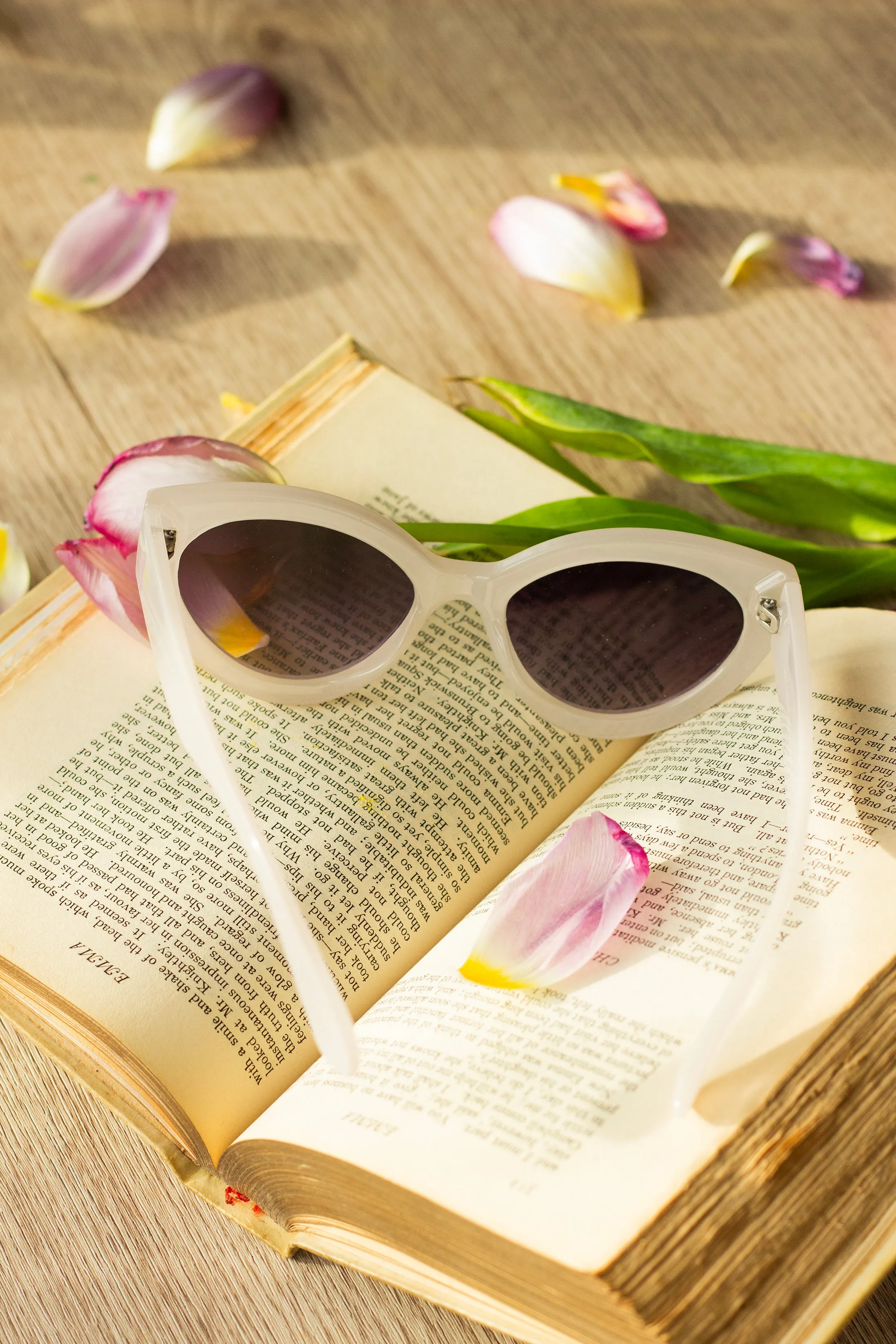 Diagonal Cut Cat Eye Oval Sunglasses