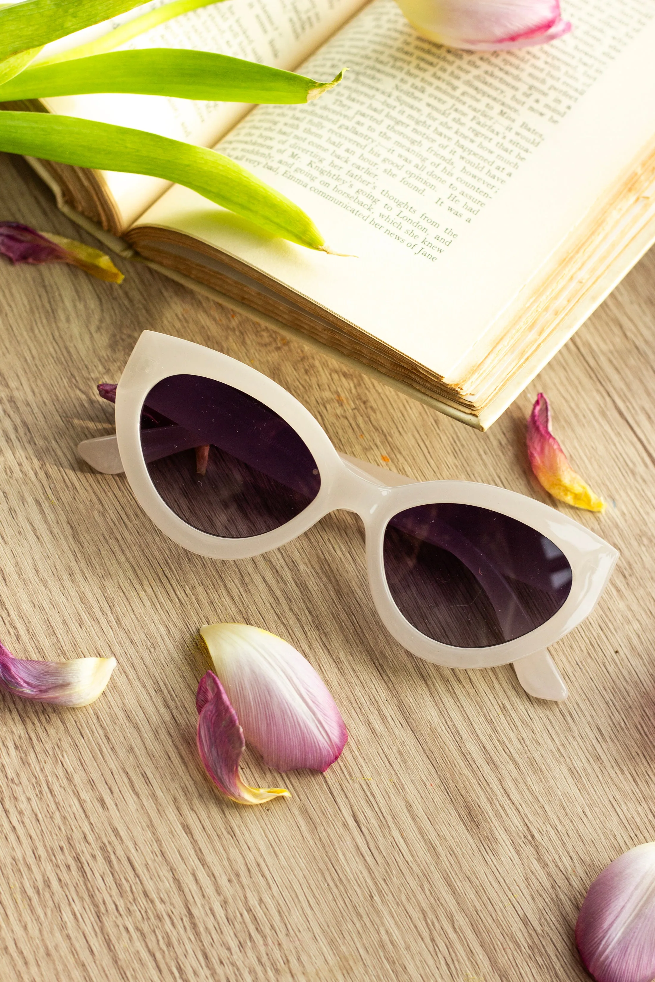 Diagonal Cut Cat Eye Oval Sunglasses