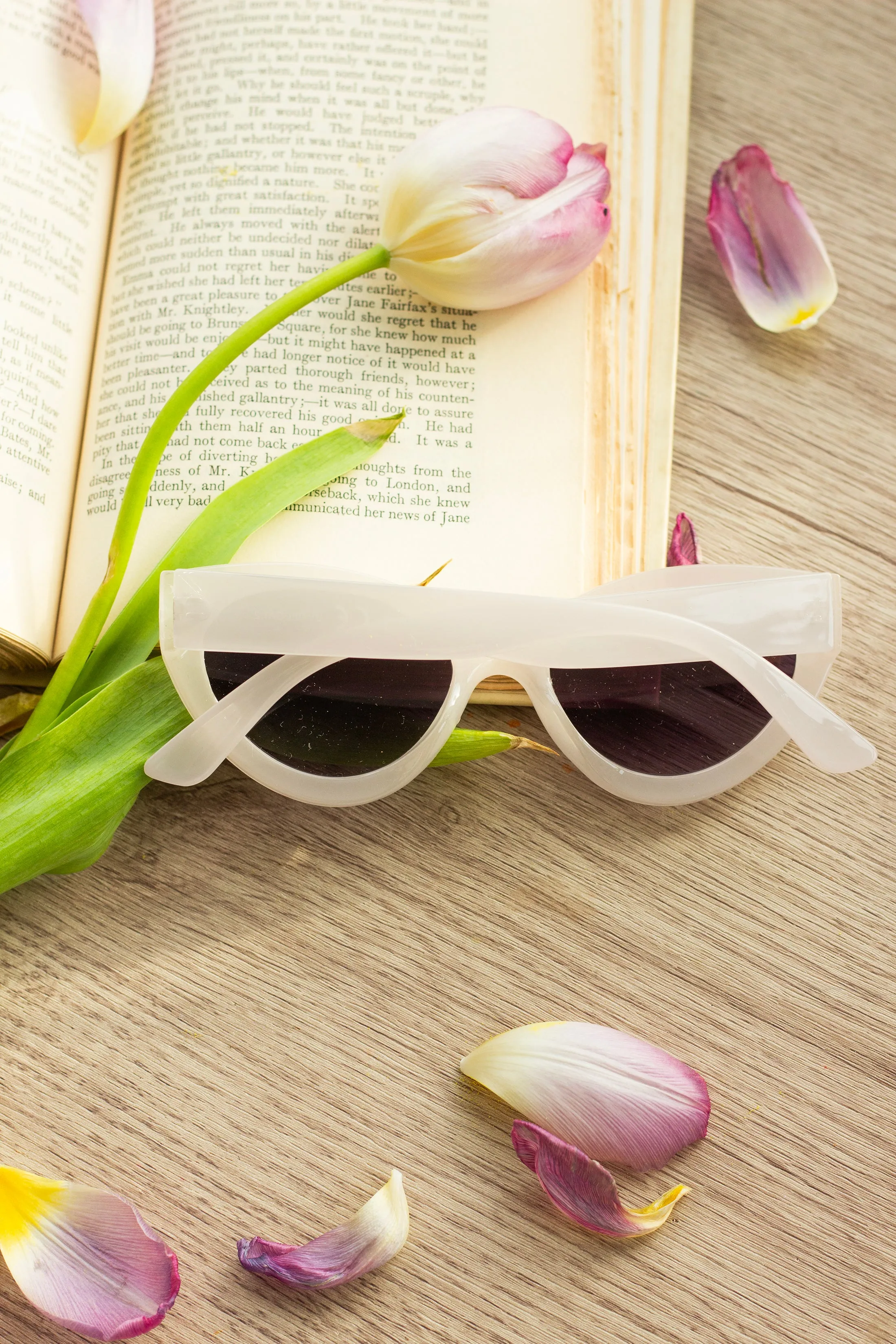 Diagonal Cut Cat Eye Oval Sunglasses