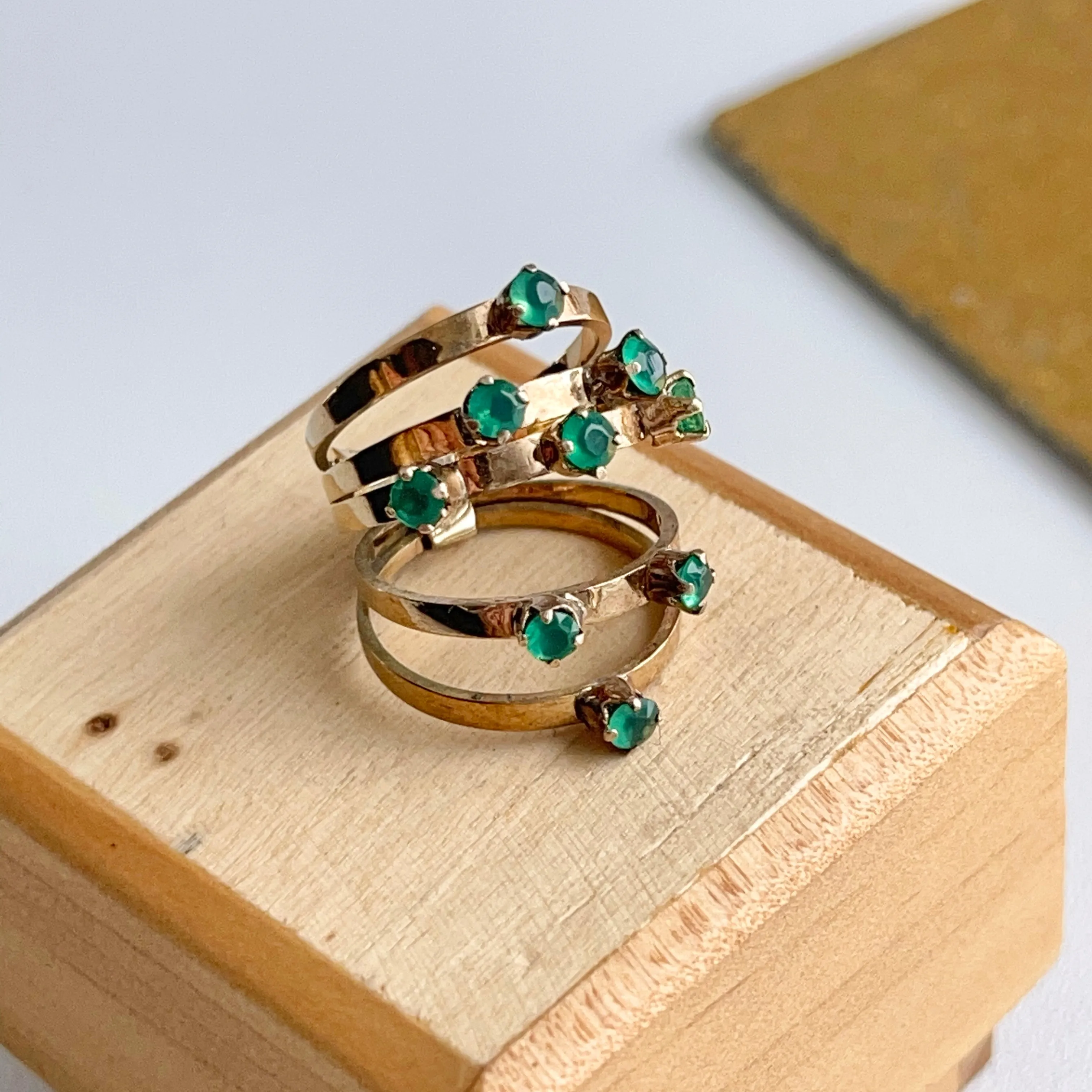 Estate 14KT Yellow Gold 9 Emerald Multi-Band Ring