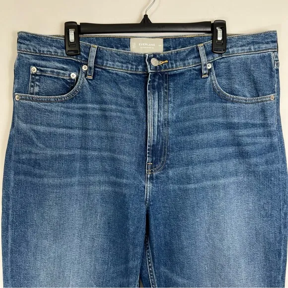 Everlane The Cheeky Straight Jean in Vintage Mid Blue Size 33 Regular