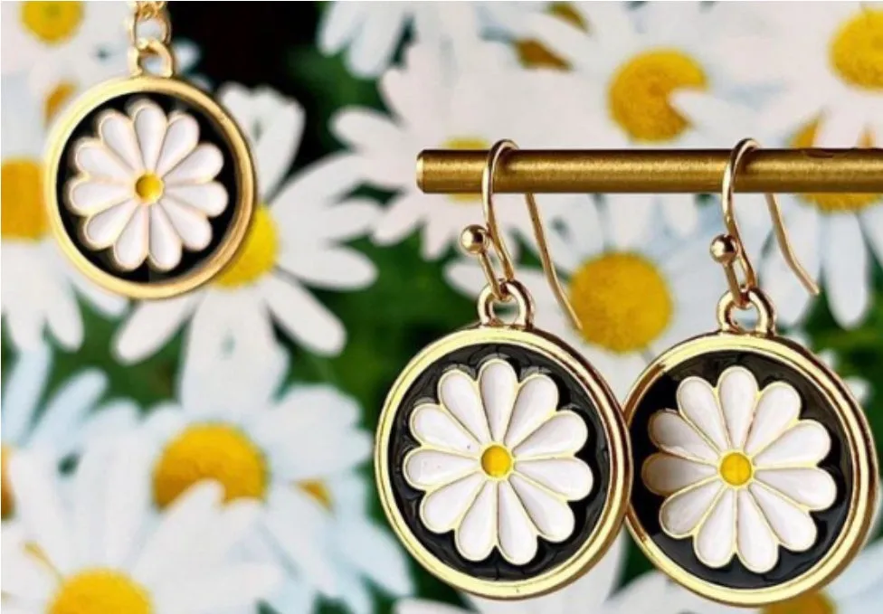 Fun Daisy Necklace