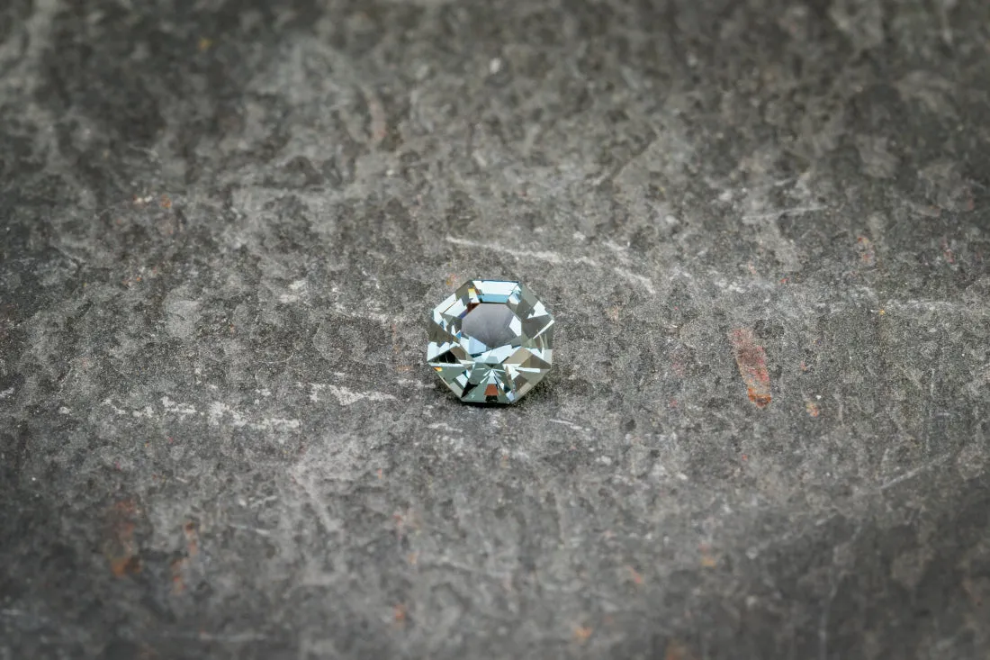 Grey Spinel