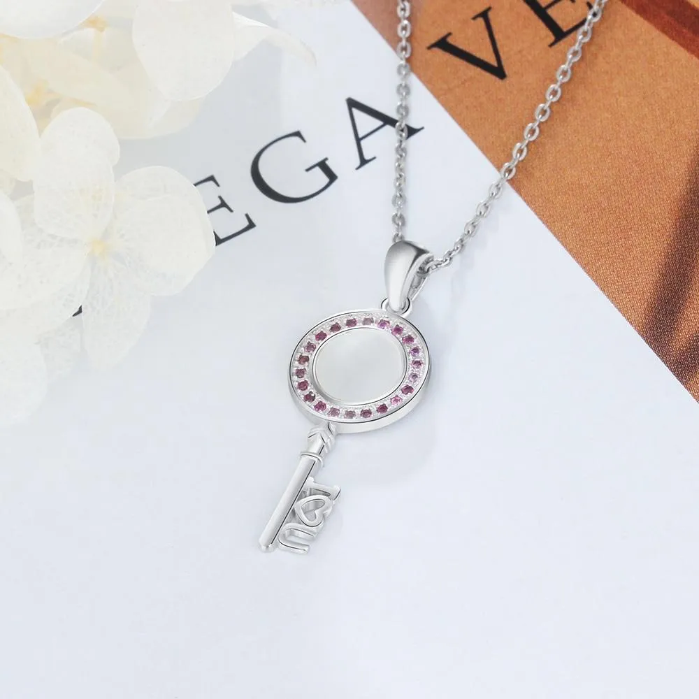 Key Shape Pendant Pearl Necklace