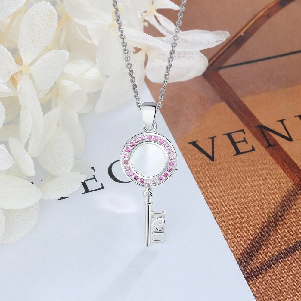 Key Shape Pendant Pearl Necklace