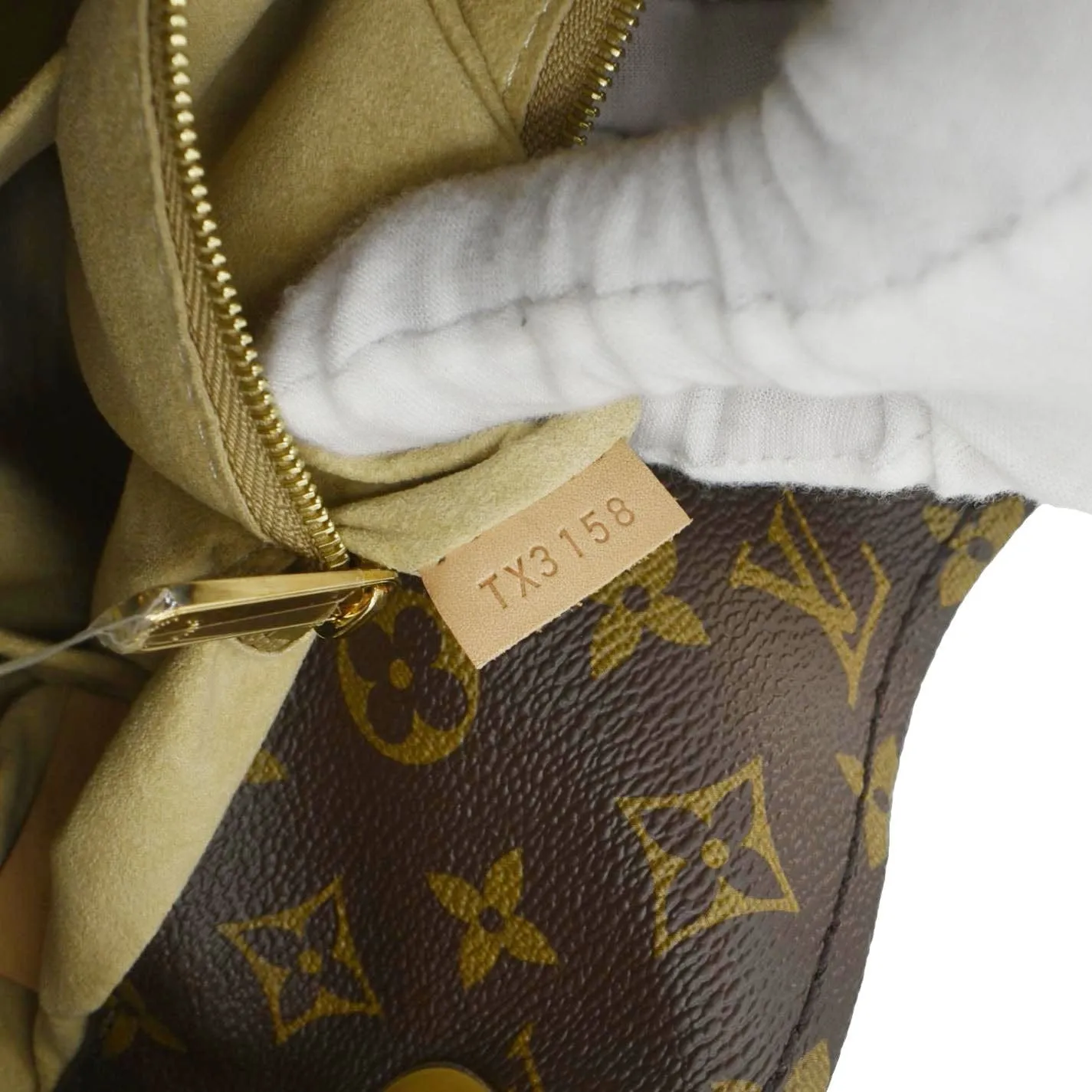 LOUIS VUITTON  Artsy MM Monogram Canvas Hobo Bag Brown
