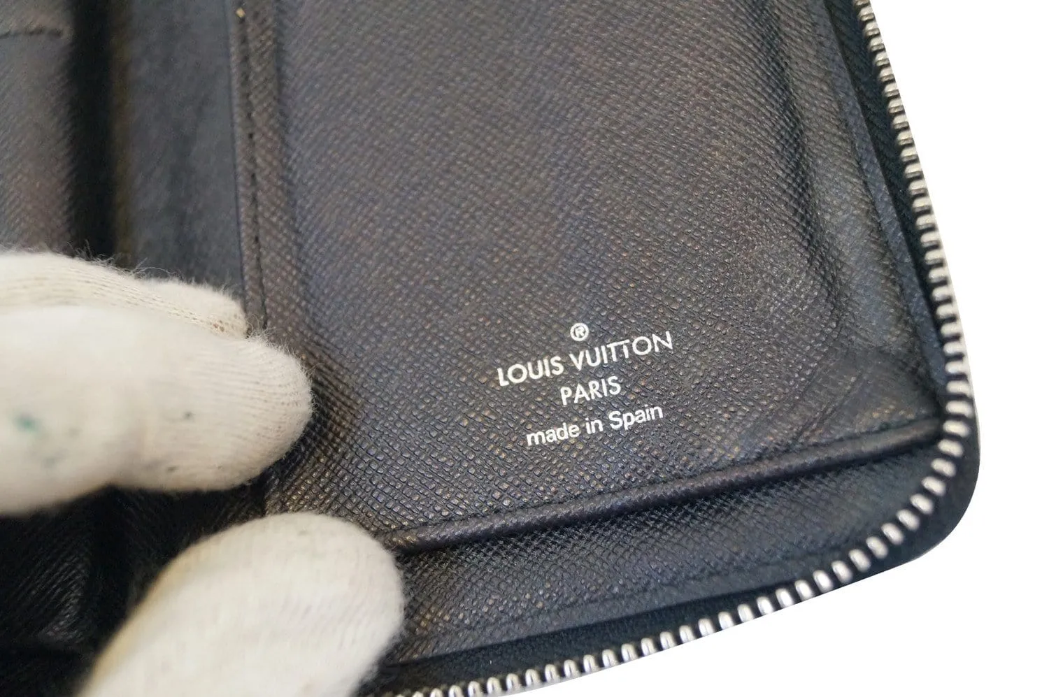LOUIS VUITTON Damier Graphite Vertical Zippy Wallet