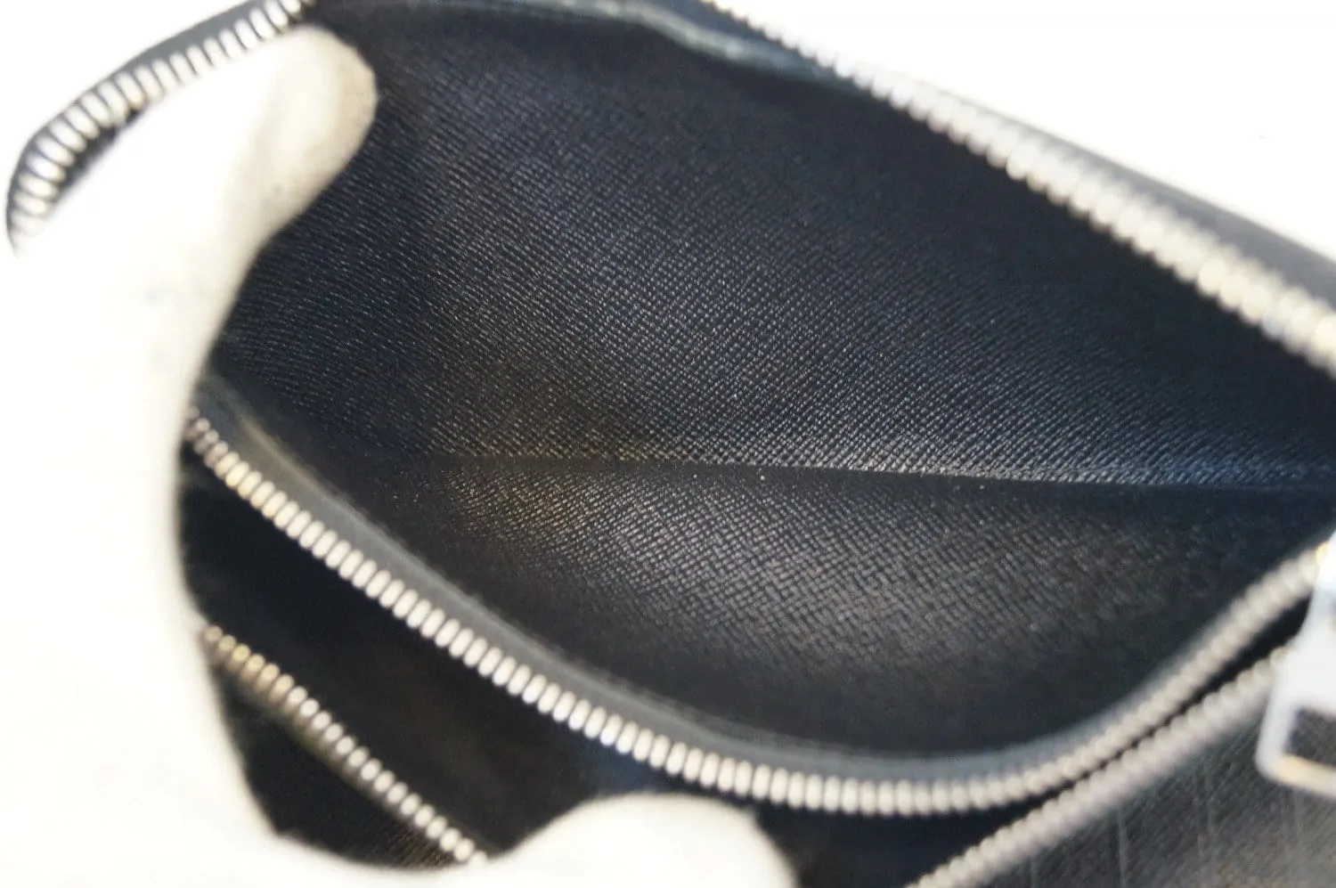 LOUIS VUITTON Damier Graphite Vertical Zippy Wallet