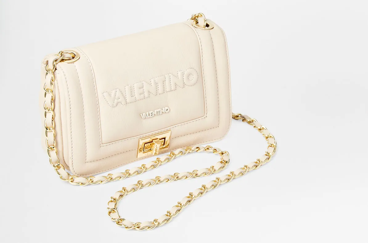 SS20 - Signature 2 - Beatriz - Milk