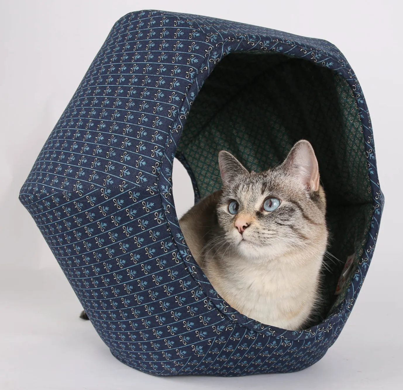 The Cat Ball | Hexagonal cat bed in Navy and Teal