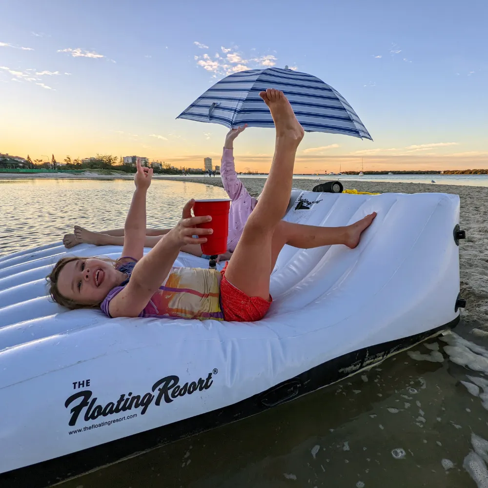 The Floating Resort Amphibious Air-Lounge
