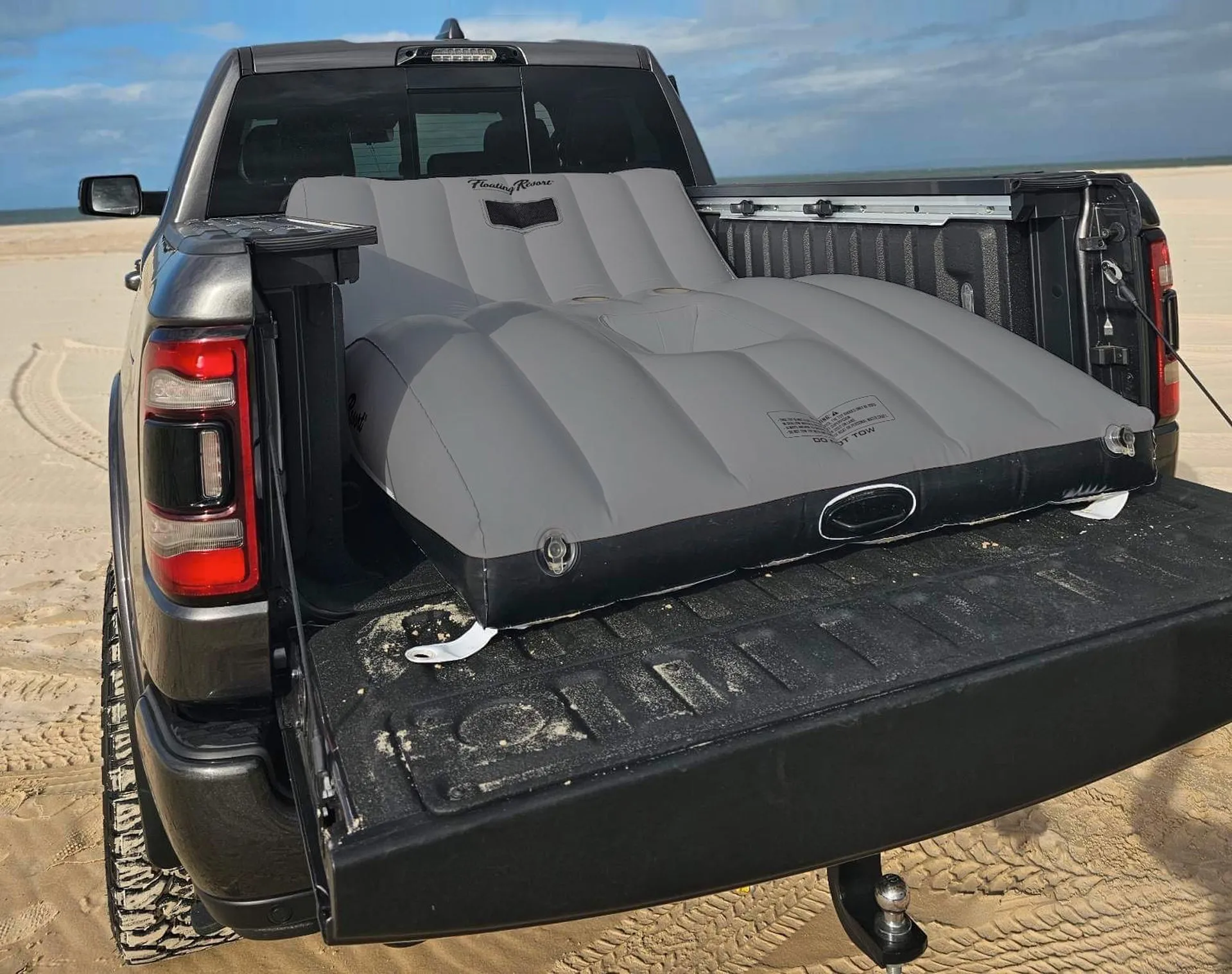 The Floating Resort Amphibious Air-Lounge