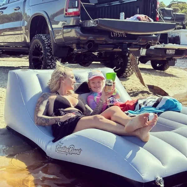 The Floating Resort Amphibious Air-Lounge