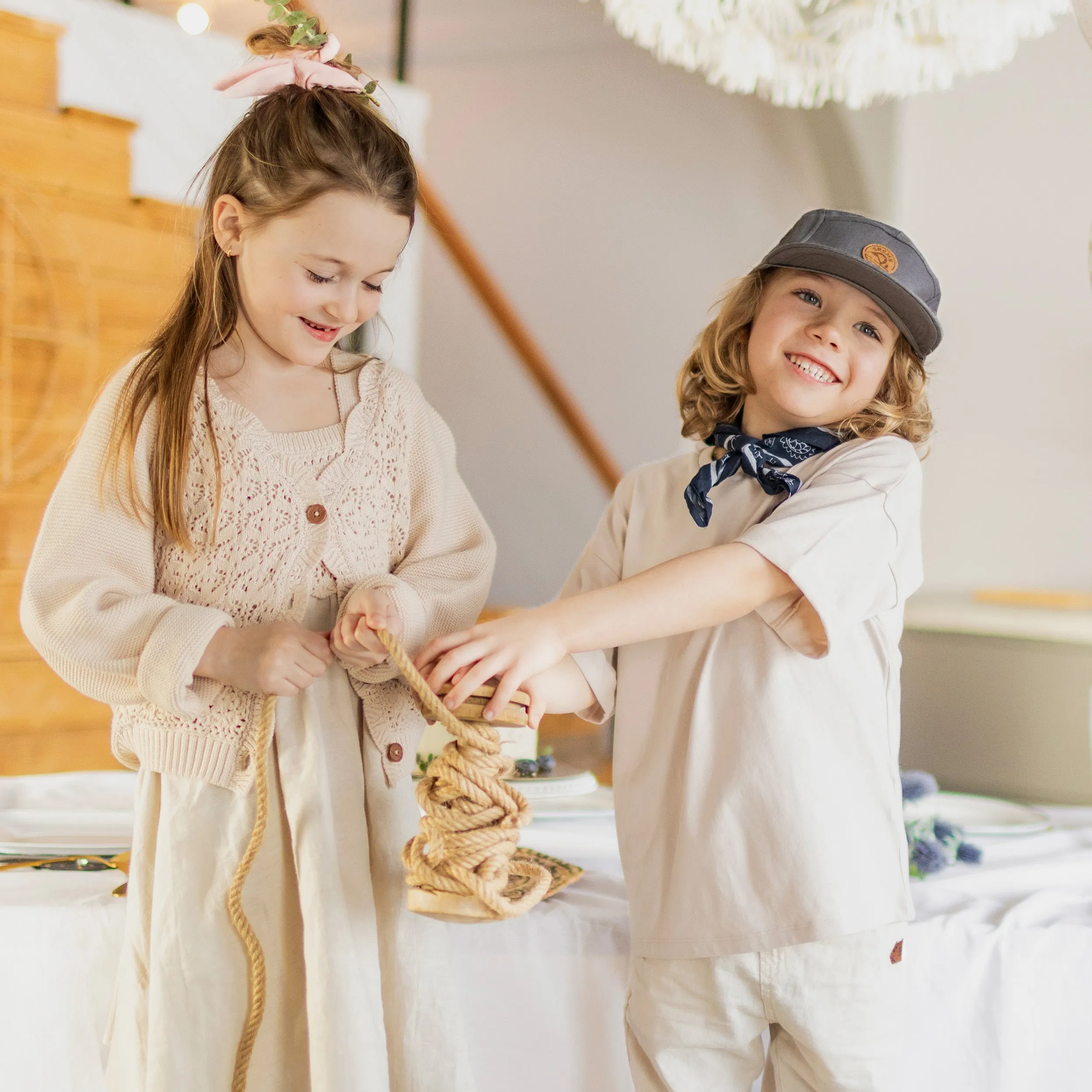 Veste de maille à manches longues crème en crochet, enfant || Cream long sleeves knit vest in crochet, child