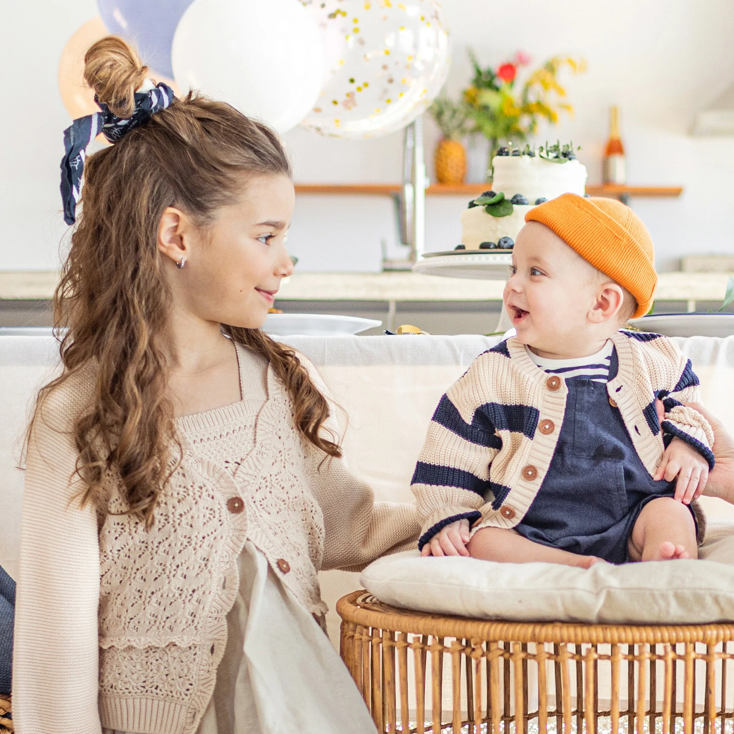 Veste de maille à manches longues crème en crochet, enfant || Cream long sleeves knit vest in crochet, child