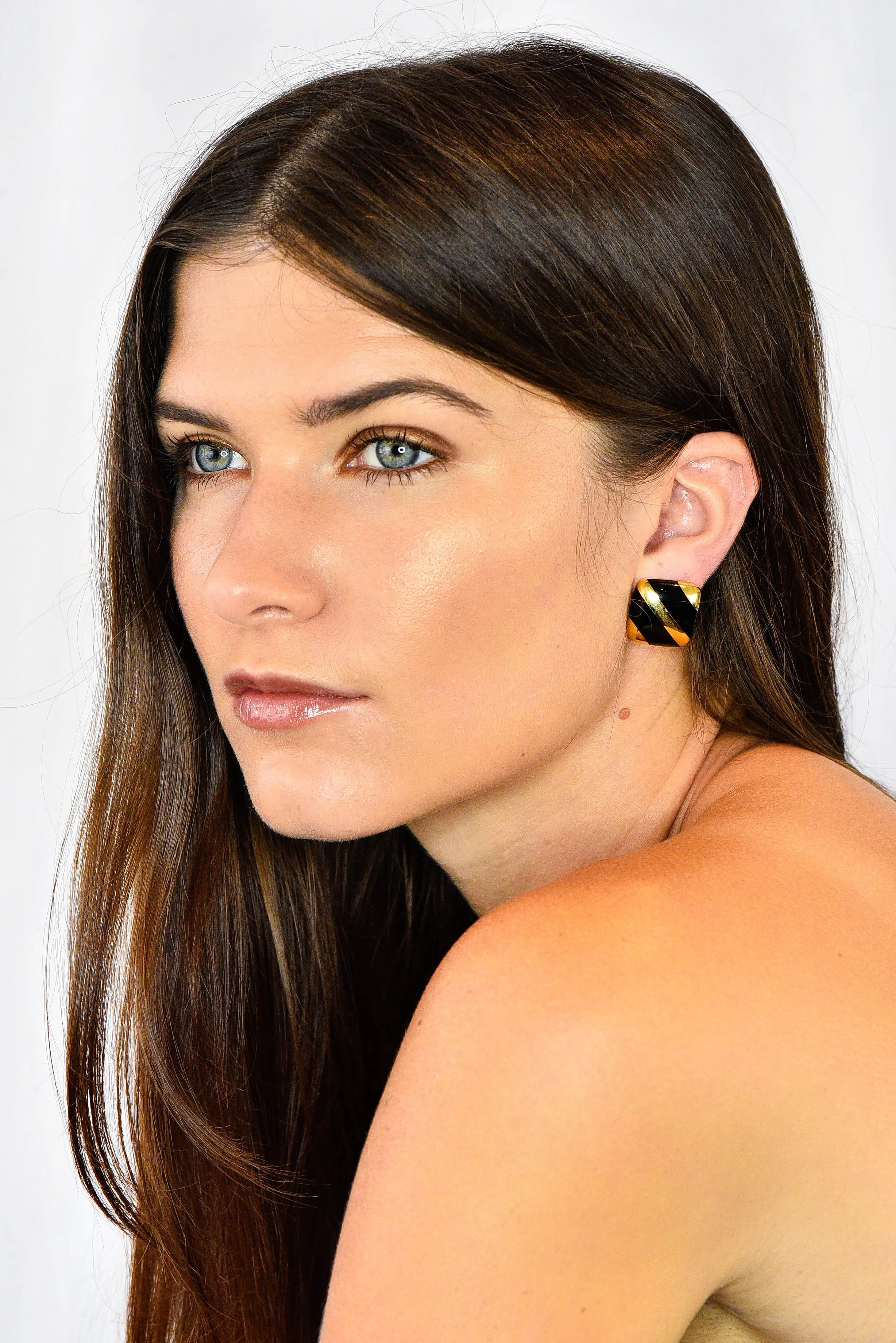 Vintage Onyx 18 Karat Gold Striped Cushion Earrings Contemporary